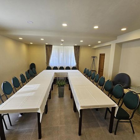 Casa Iustin Hotel Мороени Екстериор снимка