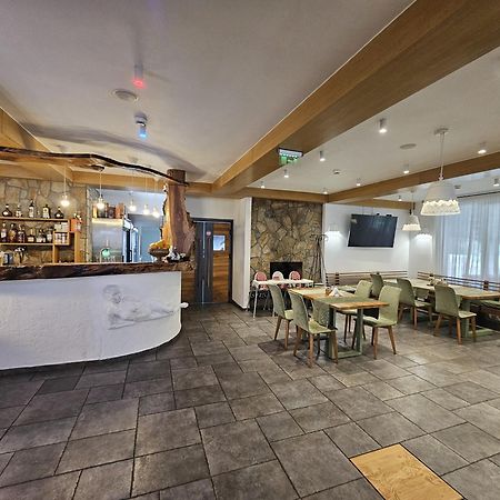 Casa Iustin Hotel Мороени Екстериор снимка