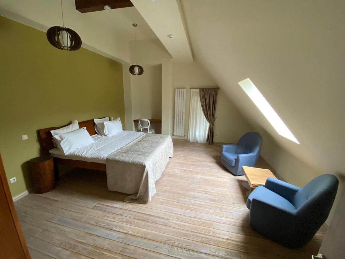 Casa Iustin Hotel Мороени Екстериор снимка