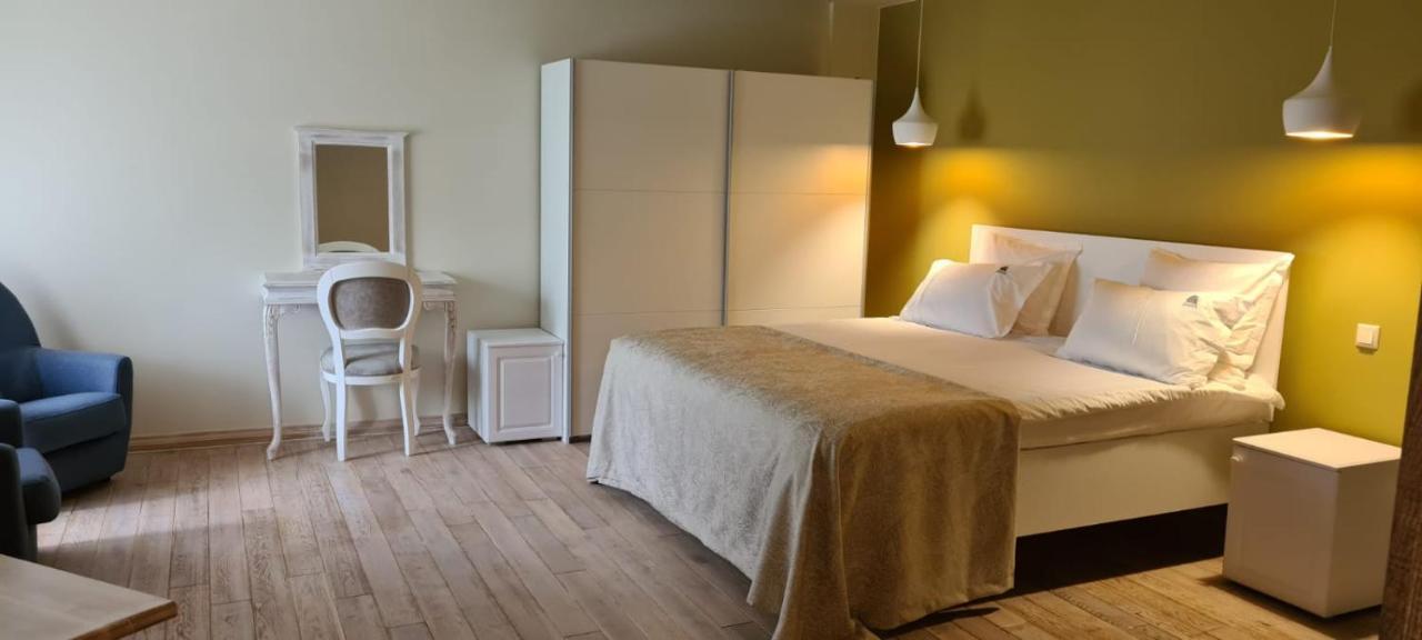 Casa Iustin Hotel Мороени Екстериор снимка