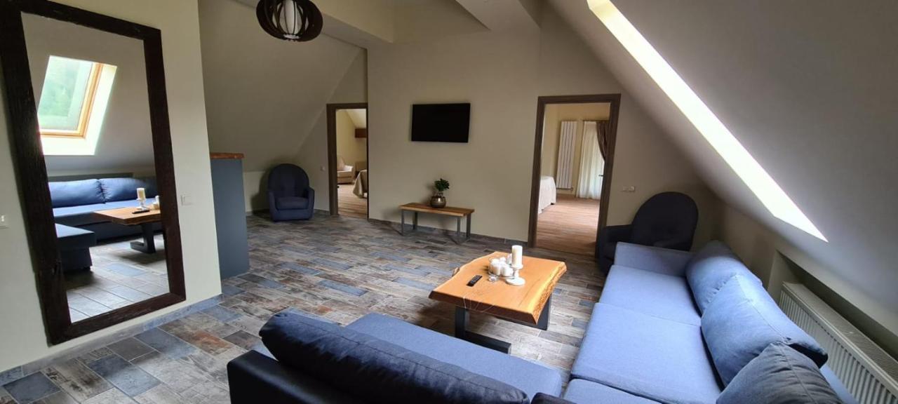 Casa Iustin Hotel Мороени Екстериор снимка