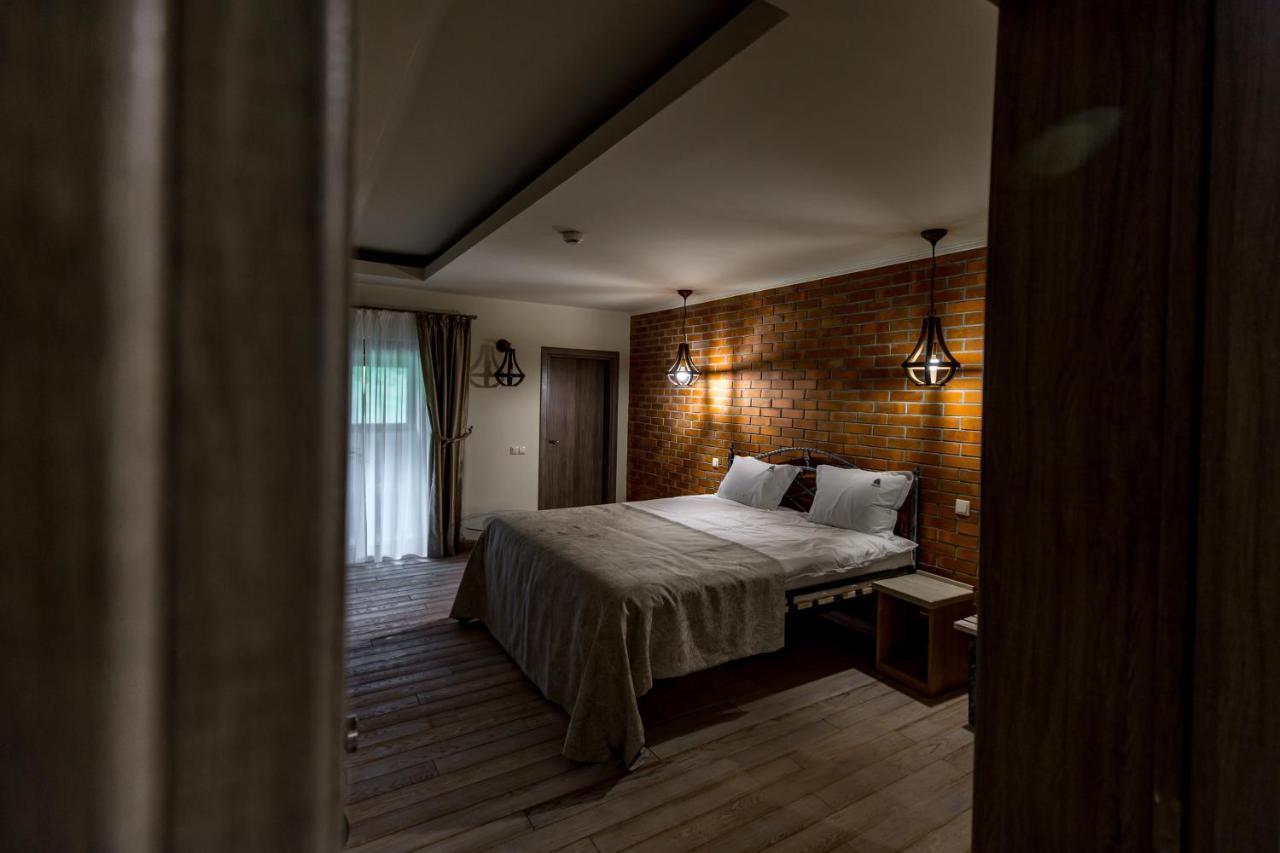 Casa Iustin Hotel Мороени Екстериор снимка