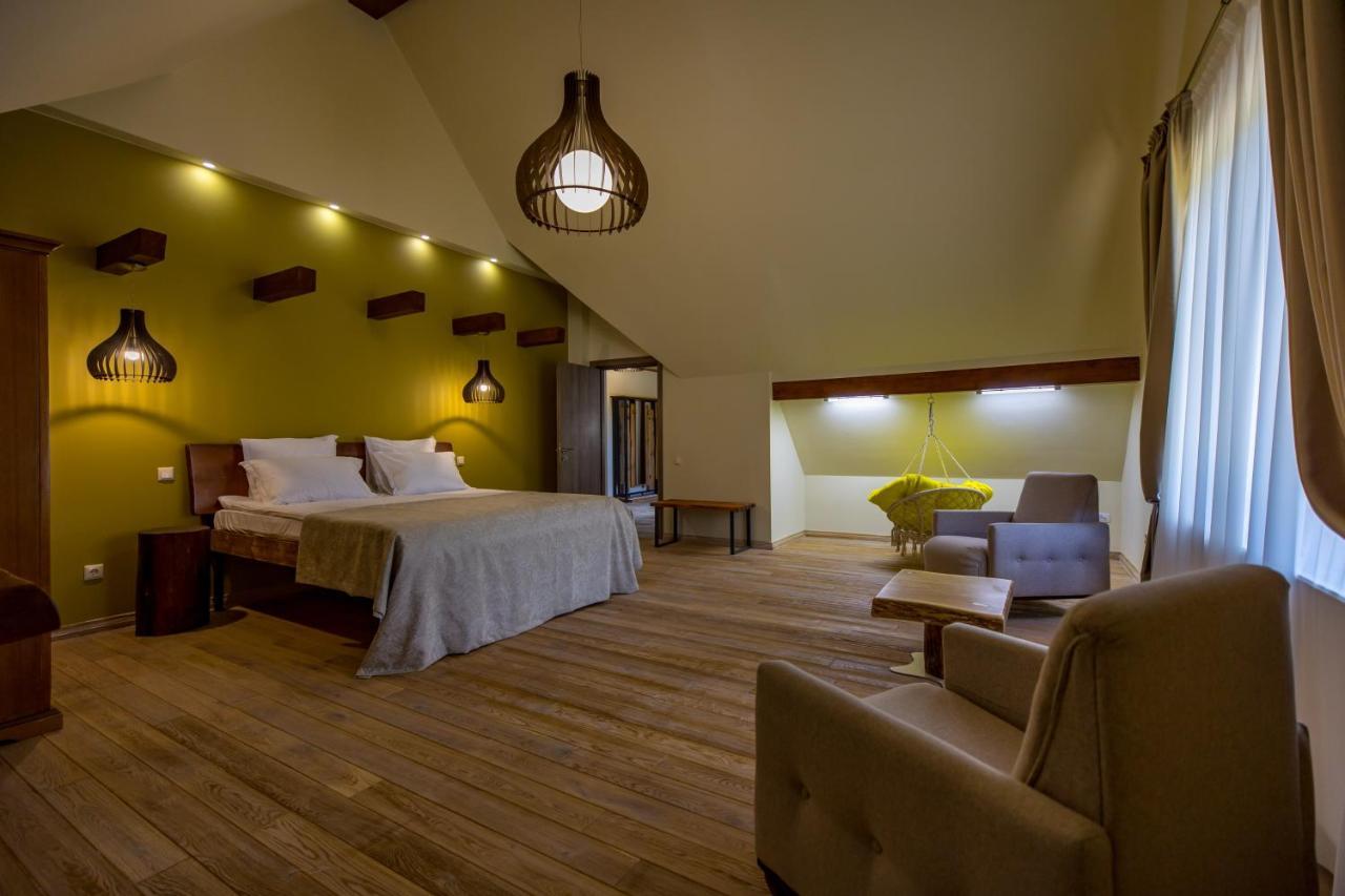Casa Iustin Hotel Мороени Екстериор снимка