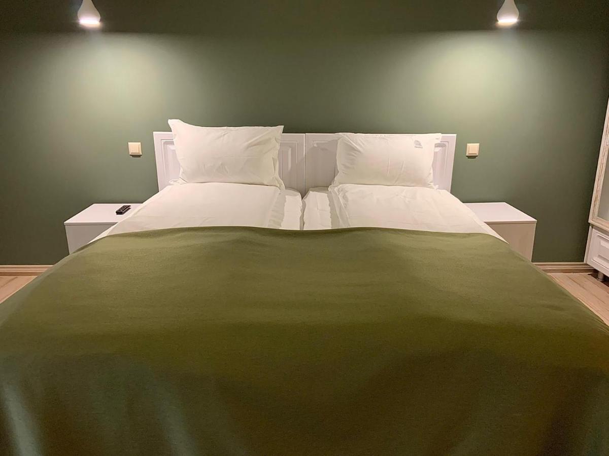 Casa Iustin Hotel Мороени Екстериор снимка
