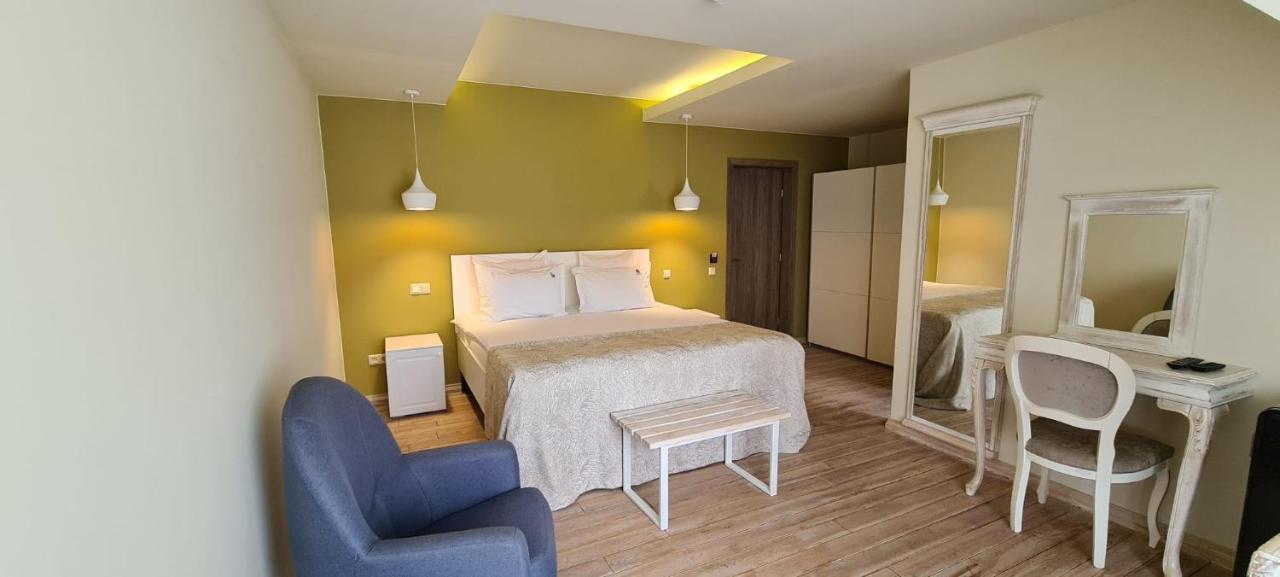 Casa Iustin Hotel Мороени Екстериор снимка
