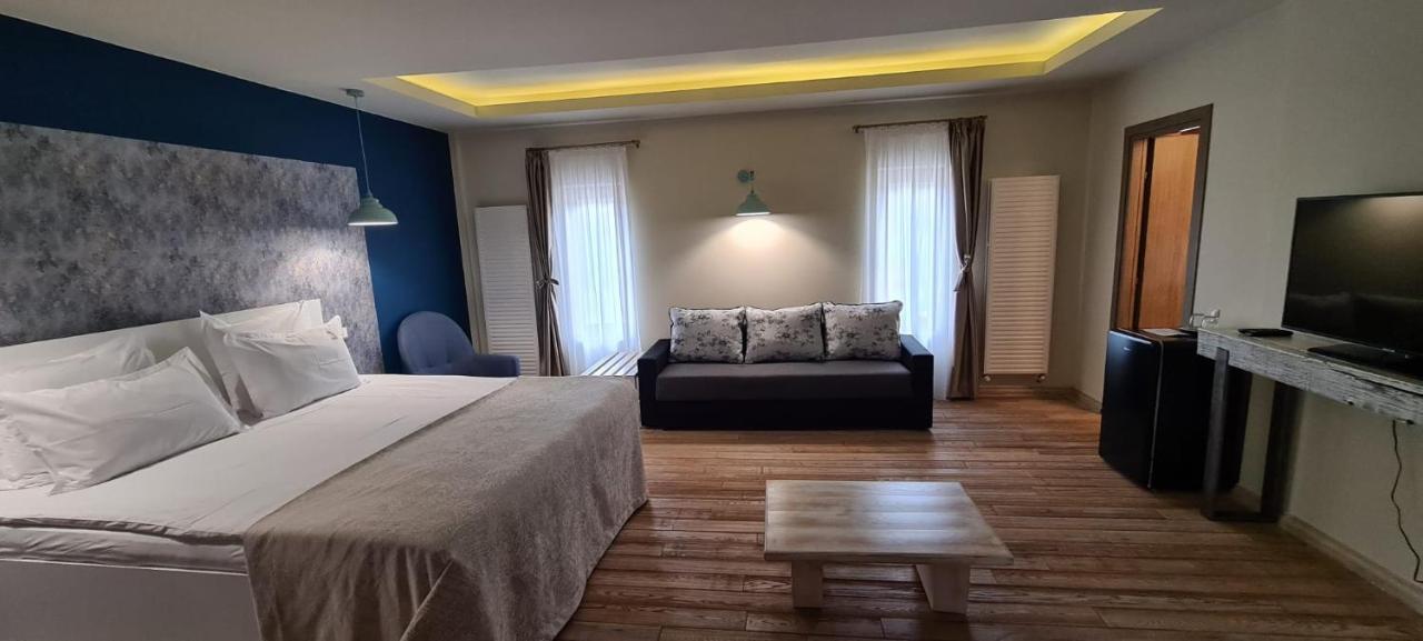 Casa Iustin Hotel Мороени Екстериор снимка