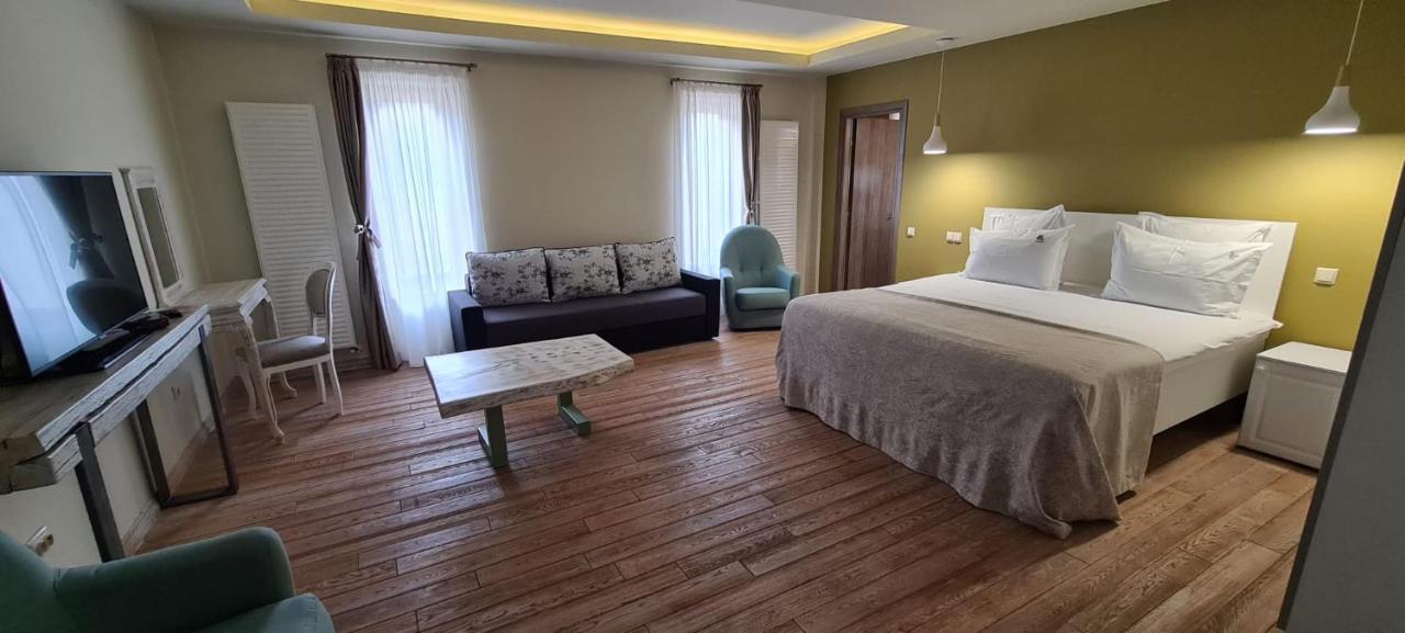Casa Iustin Hotel Мороени Екстериор снимка